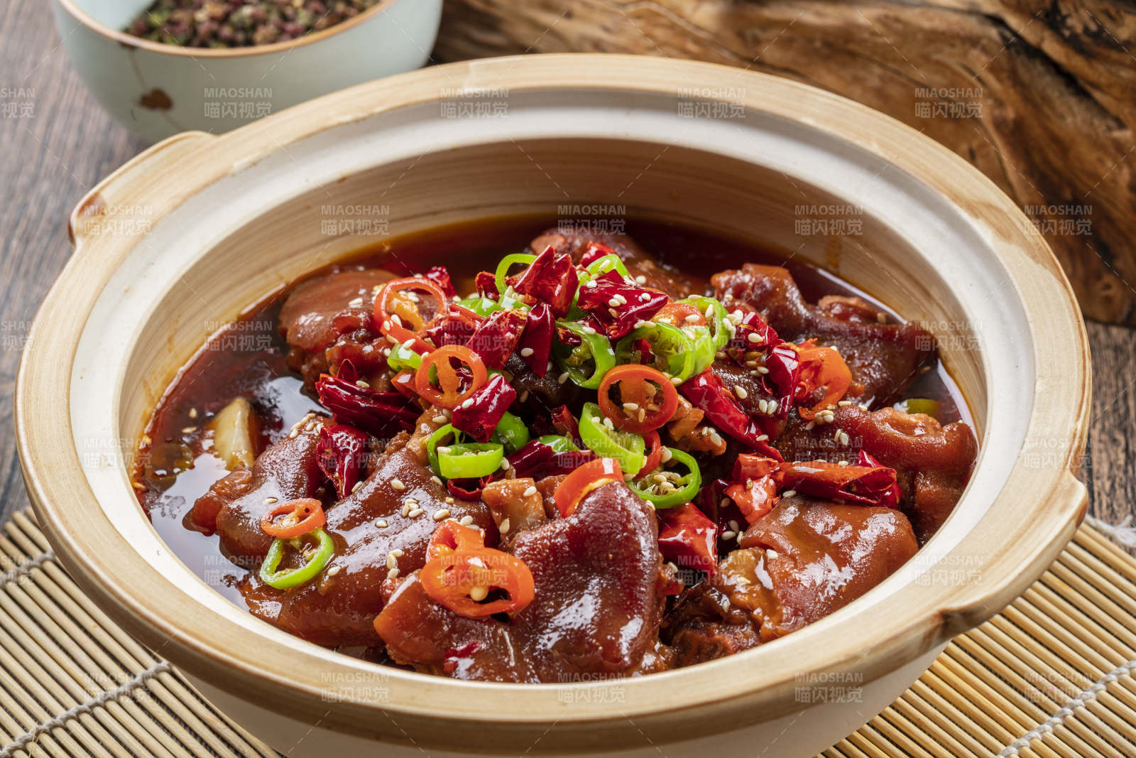 砂锅红焖猪蹄图片