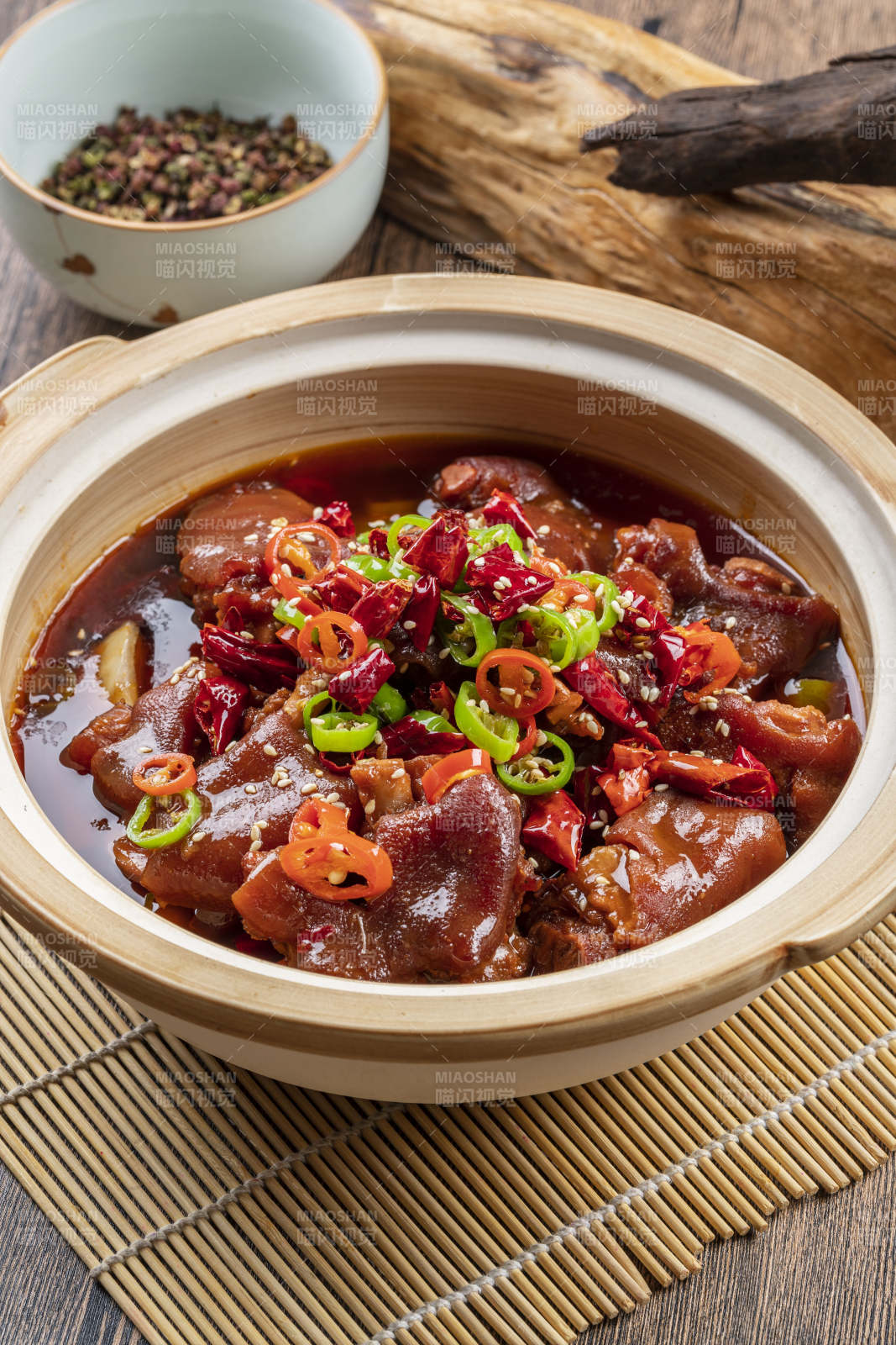 砂锅红焖猪蹄图片