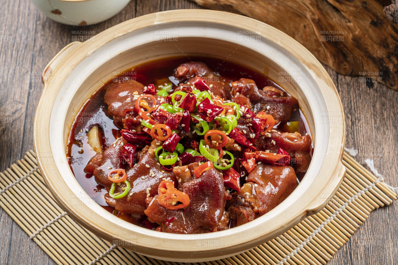 砂锅红焖猪蹄图片