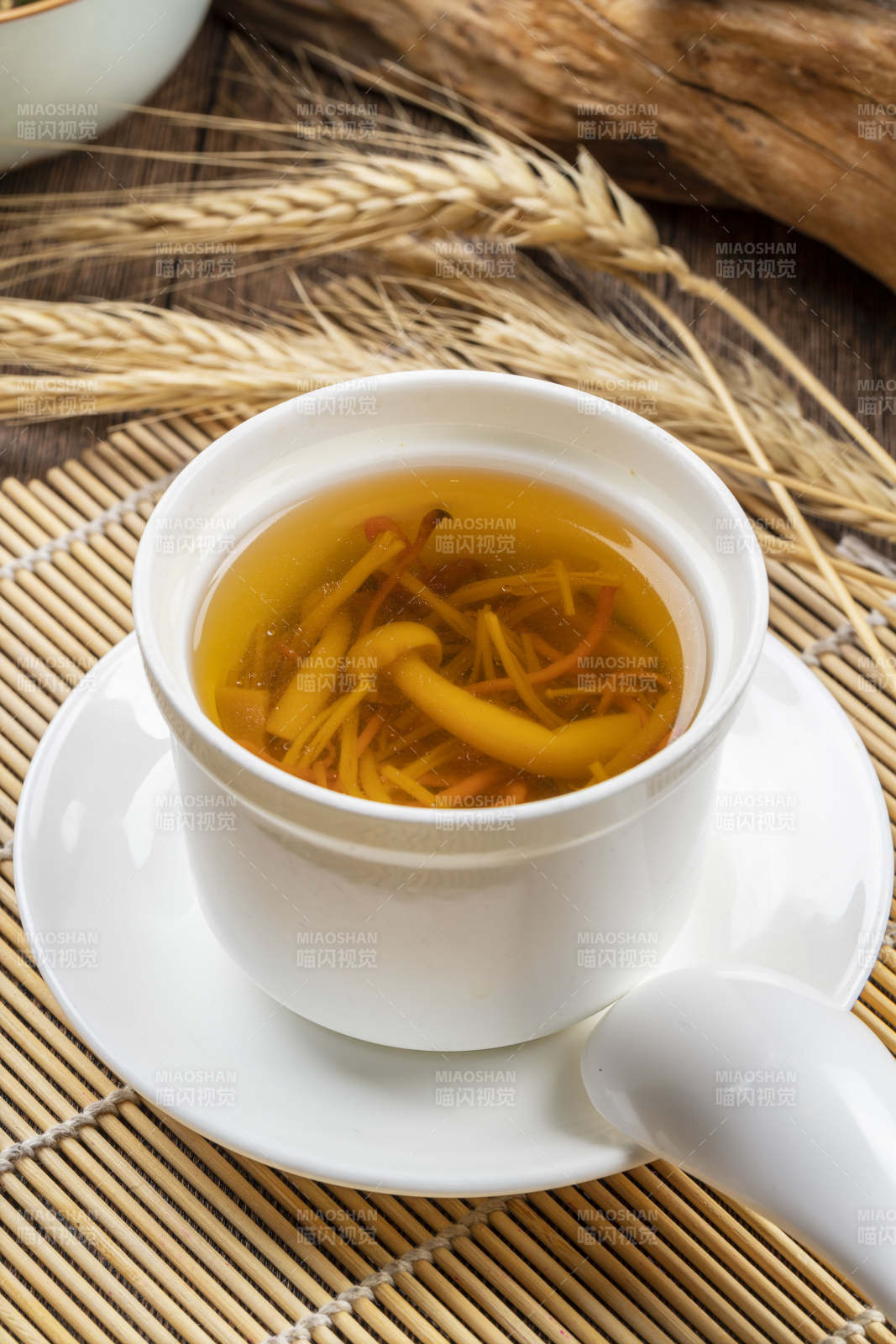 山珍杂菌汤图片