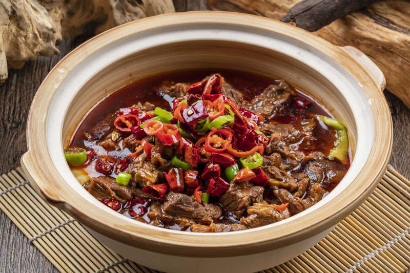 砂锅红焖牛腩图片