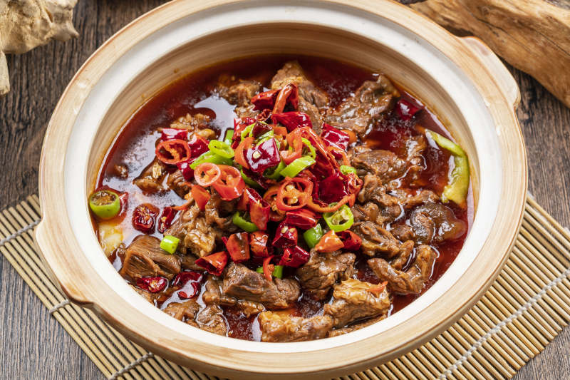 砂锅红焖牛腩图片