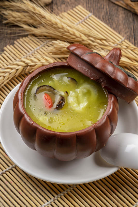 紫砂罐装的浓汤海底佛跳墙图片