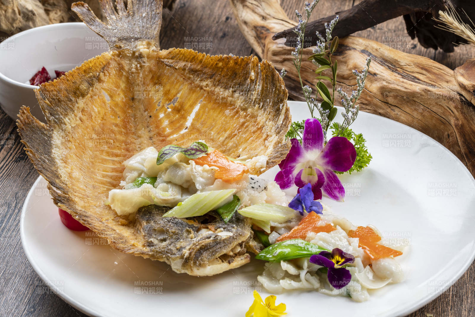 双吃多宝鱼油炸鱼排糟熘鱼片图片