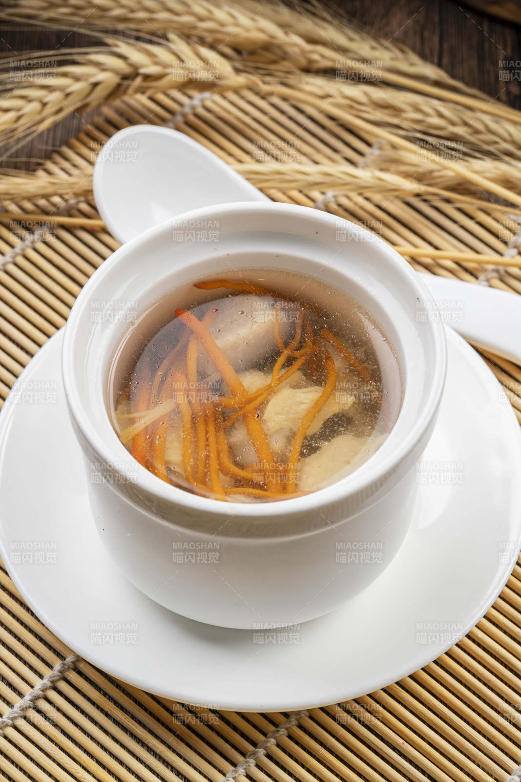 虫草花炖老鸭汤图片