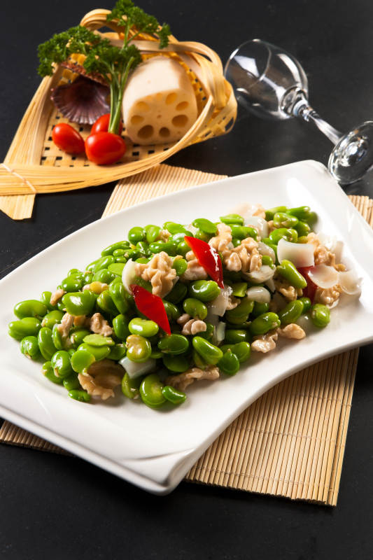 桃仁百合小炒青蚕豆图片