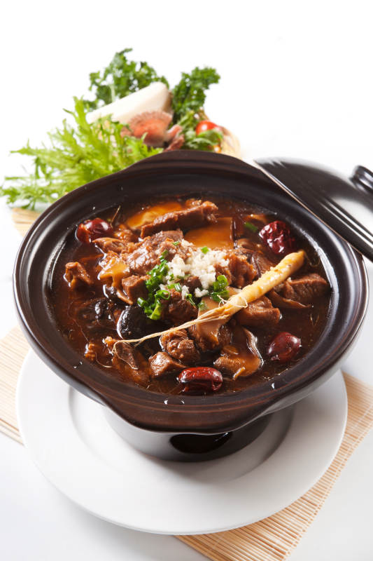 养生滋砂锅过红枣人参香菇炖牛腩图片