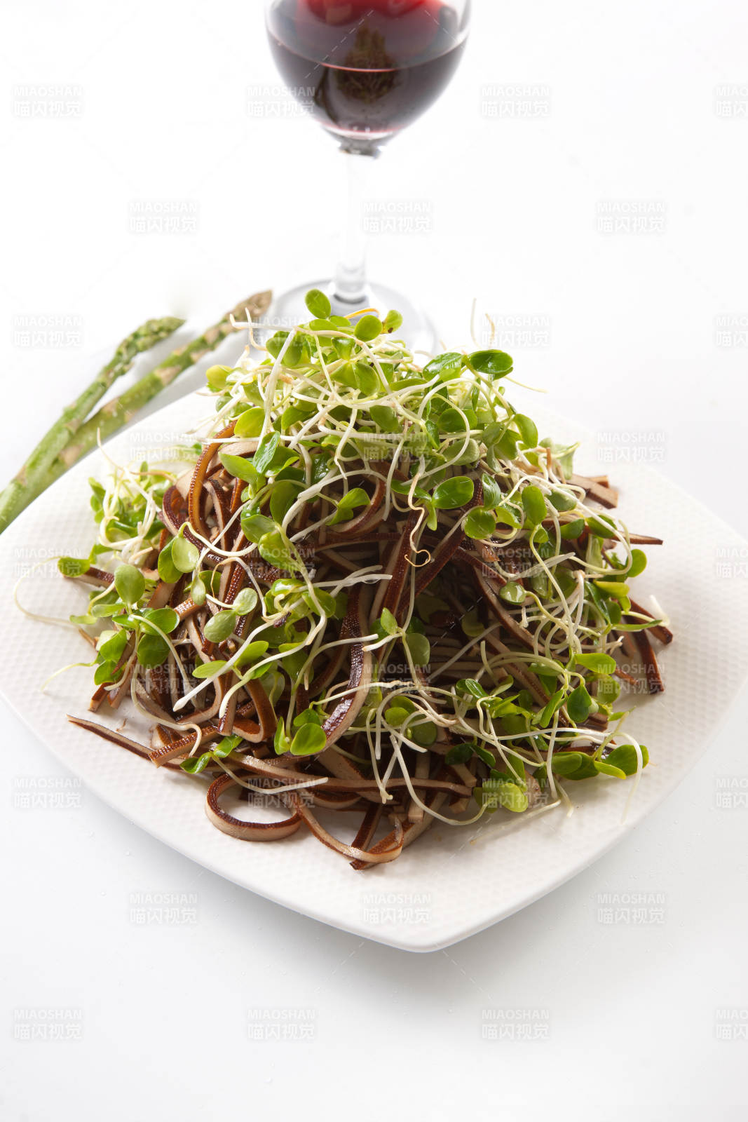 香椿苗熏豆腐丝图片