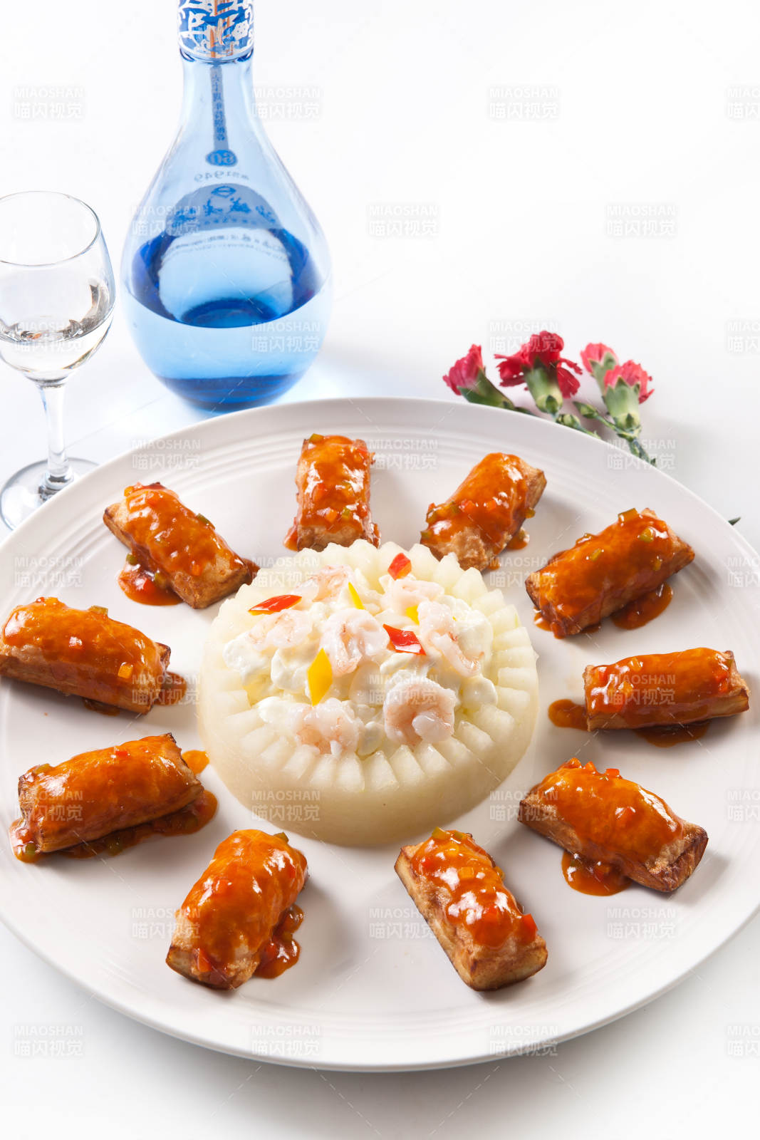 芙蓉蛋炒大虾仁配油炸臭豆腐图片