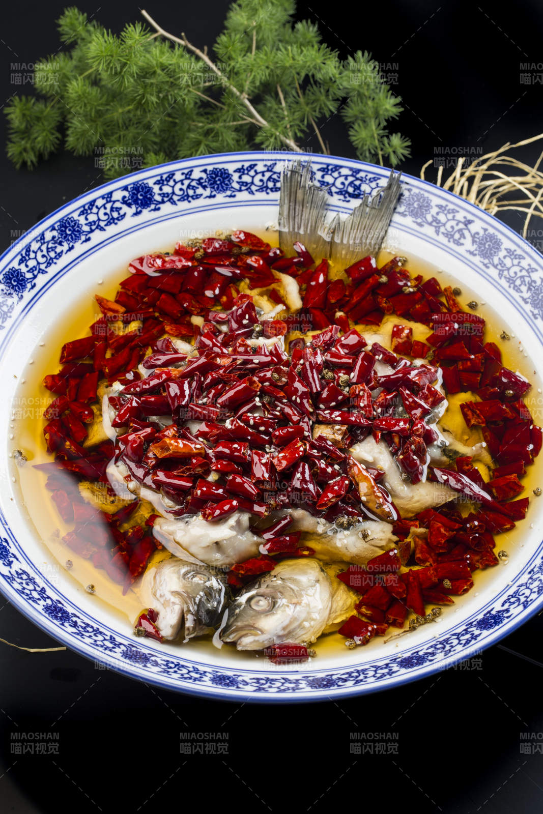 沸腾飘香水煮鱼图片