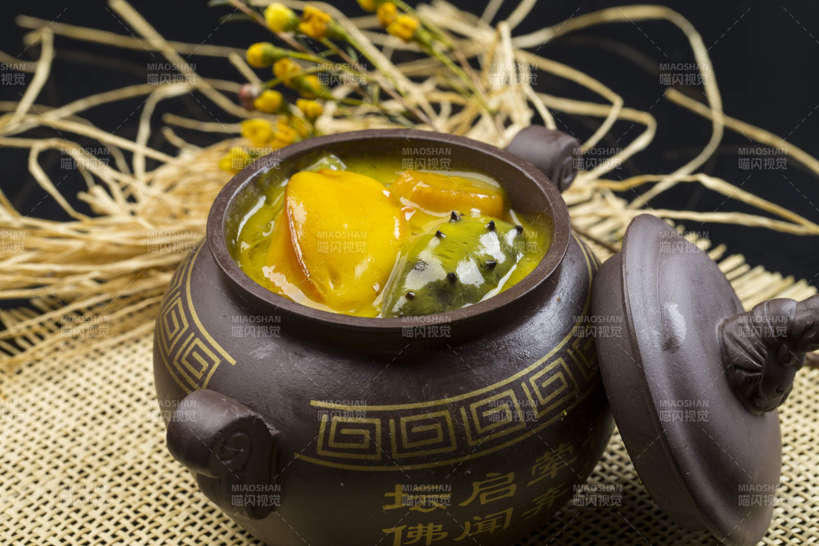 紫砂罐装的浓汤海底佛跳墙图片