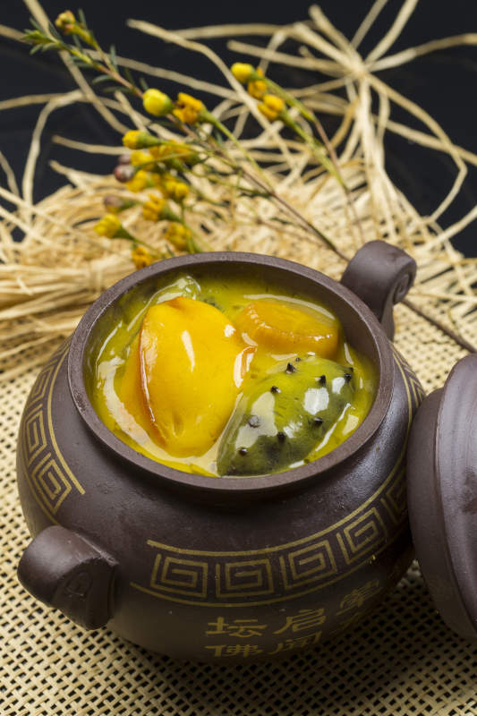 紫砂罐装的浓汤海底佛跳墙图片