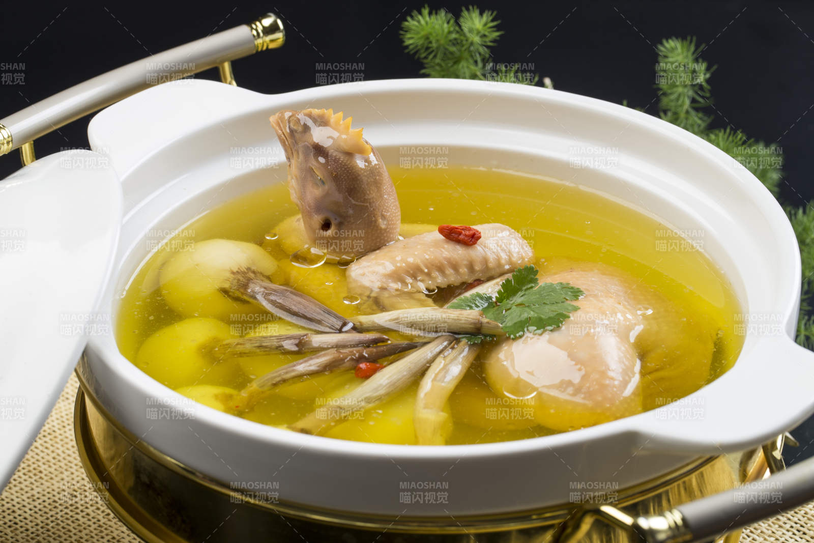 清炖农家柴鸡提灯蛋图片