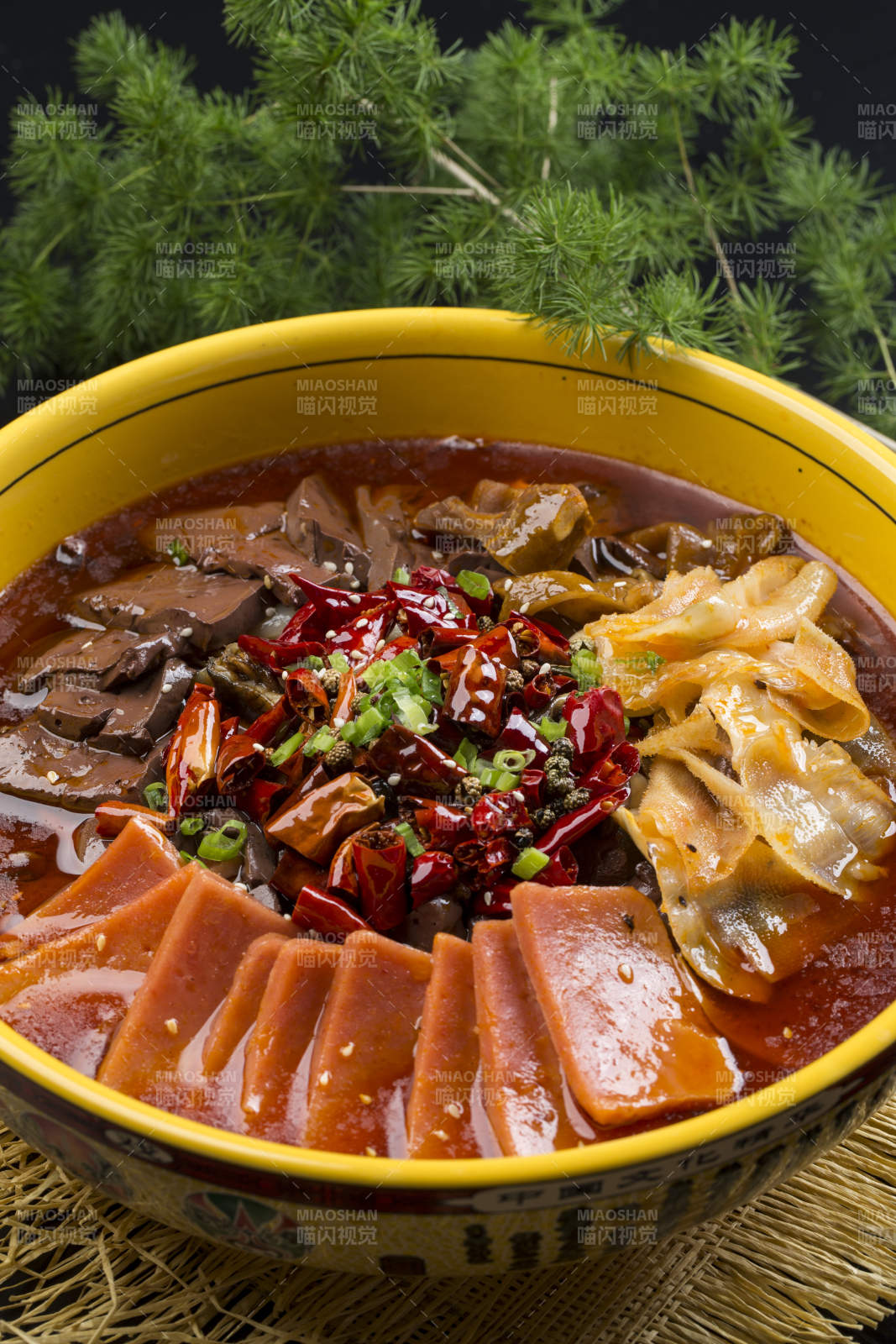 红油麻辣毛血旺图片