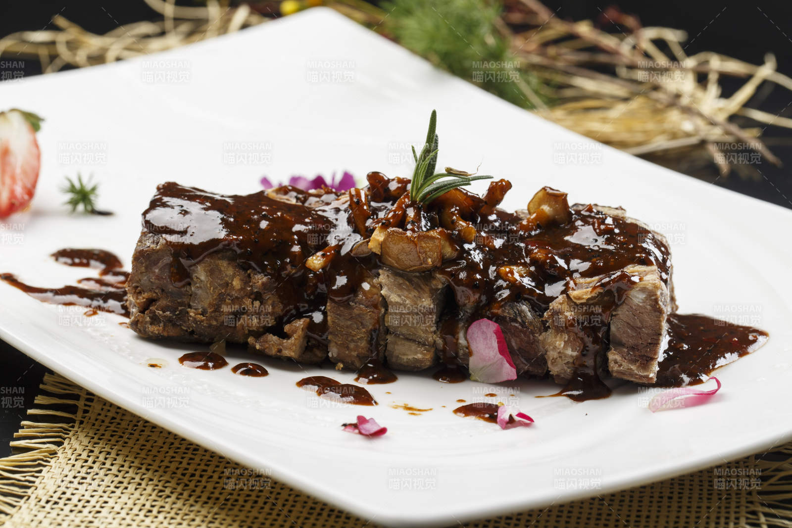 香烤牛肋拆骨肉图片