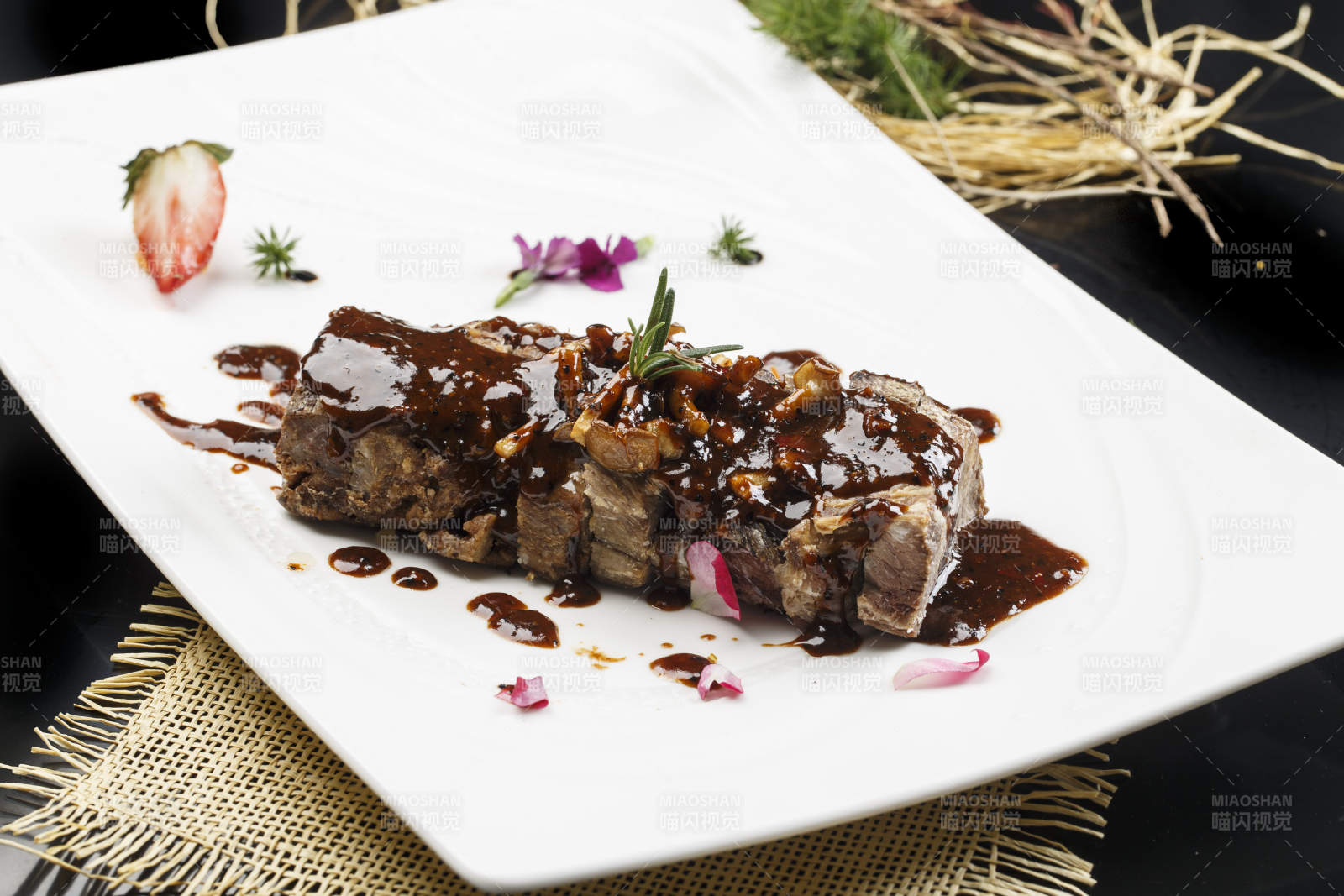 香烤牛肋拆骨肉图片