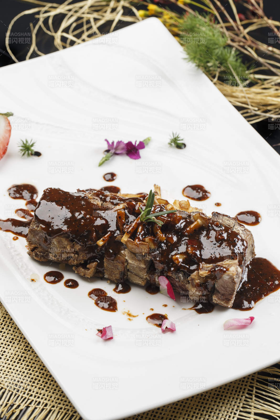 香烤牛肋拆骨肉图片