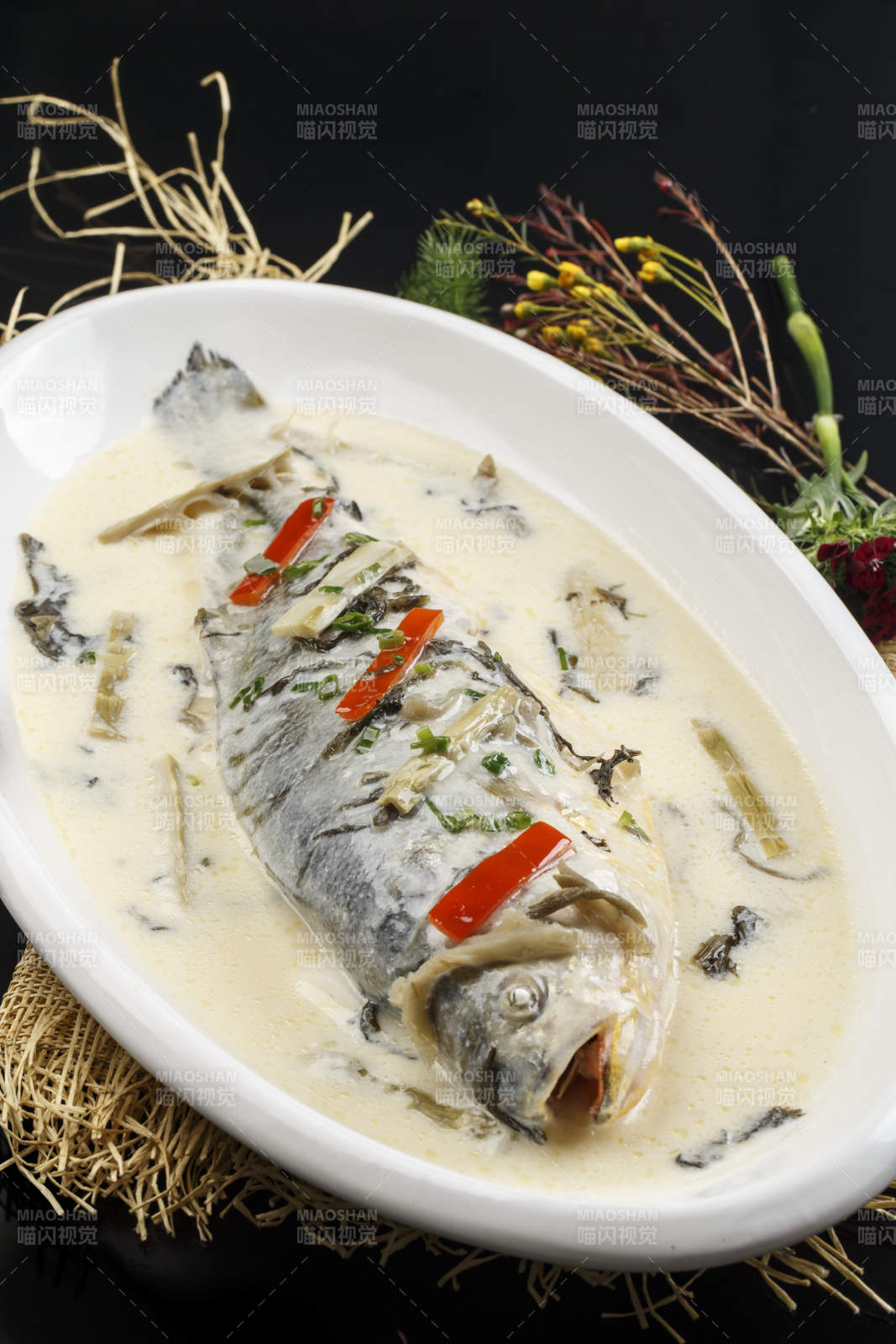奶汤海鲈鱼图片