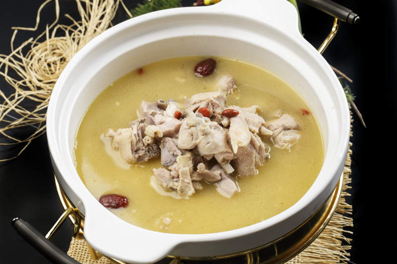 滋补老火砂锅柴鸡煲图片