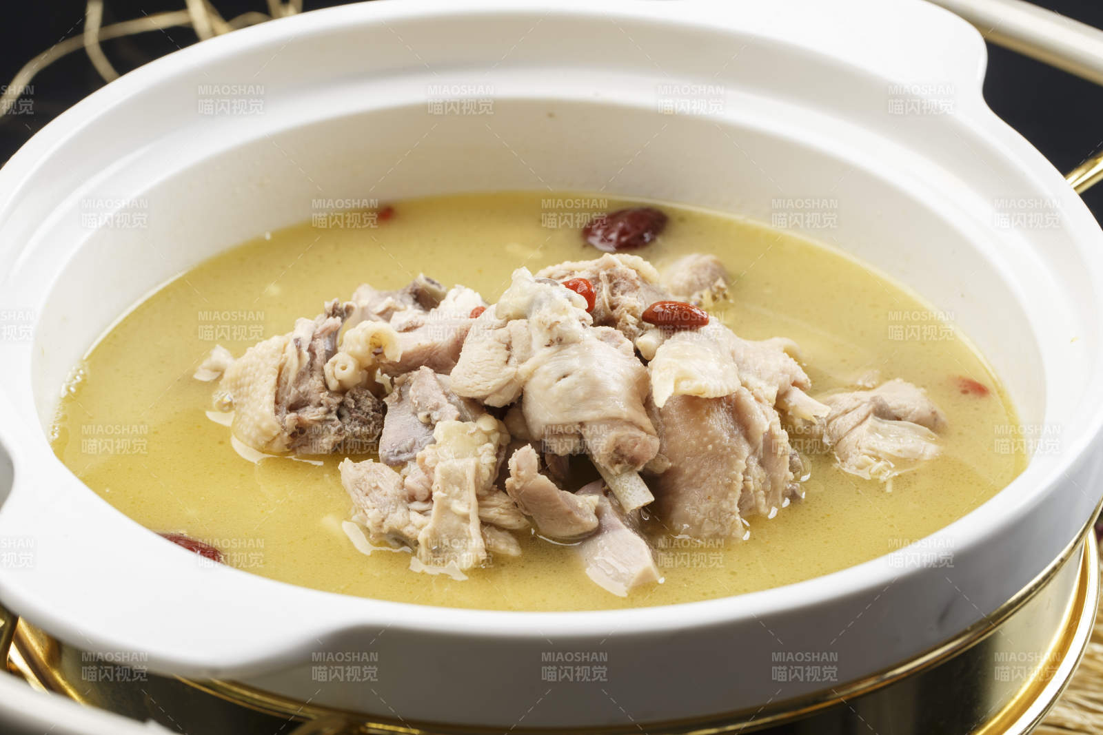 滋补老火砂锅柴鸡煲图片