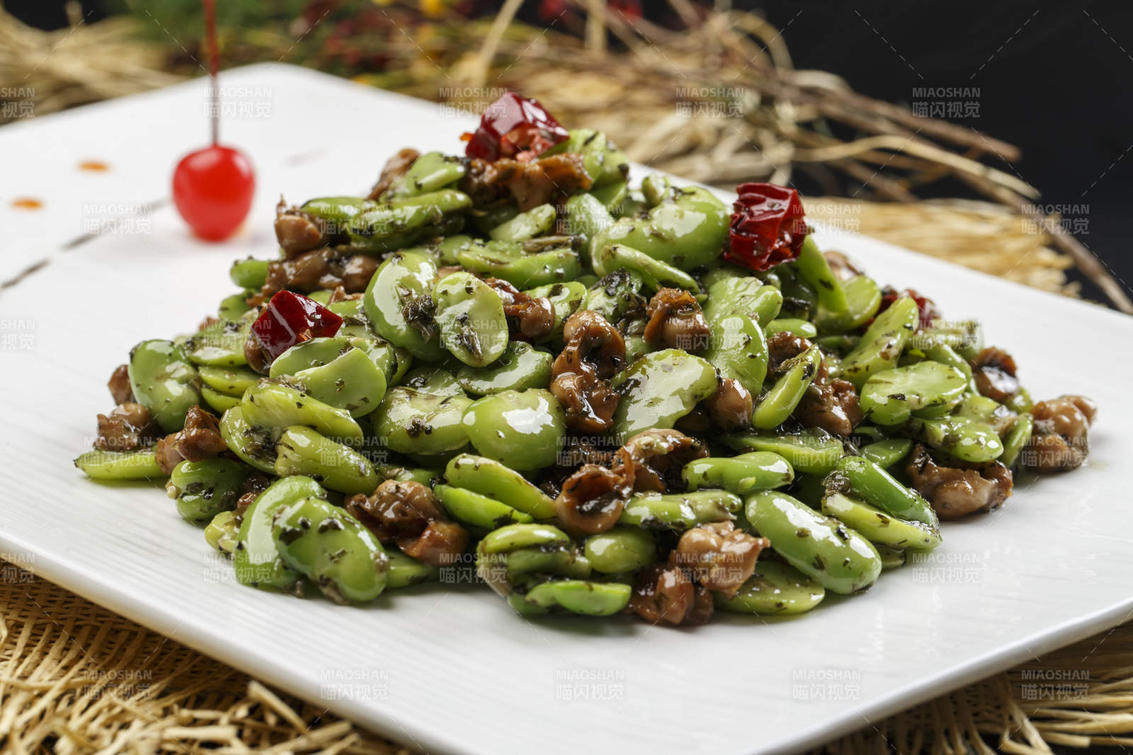 青蚕豆酱炒牛仔粒图片