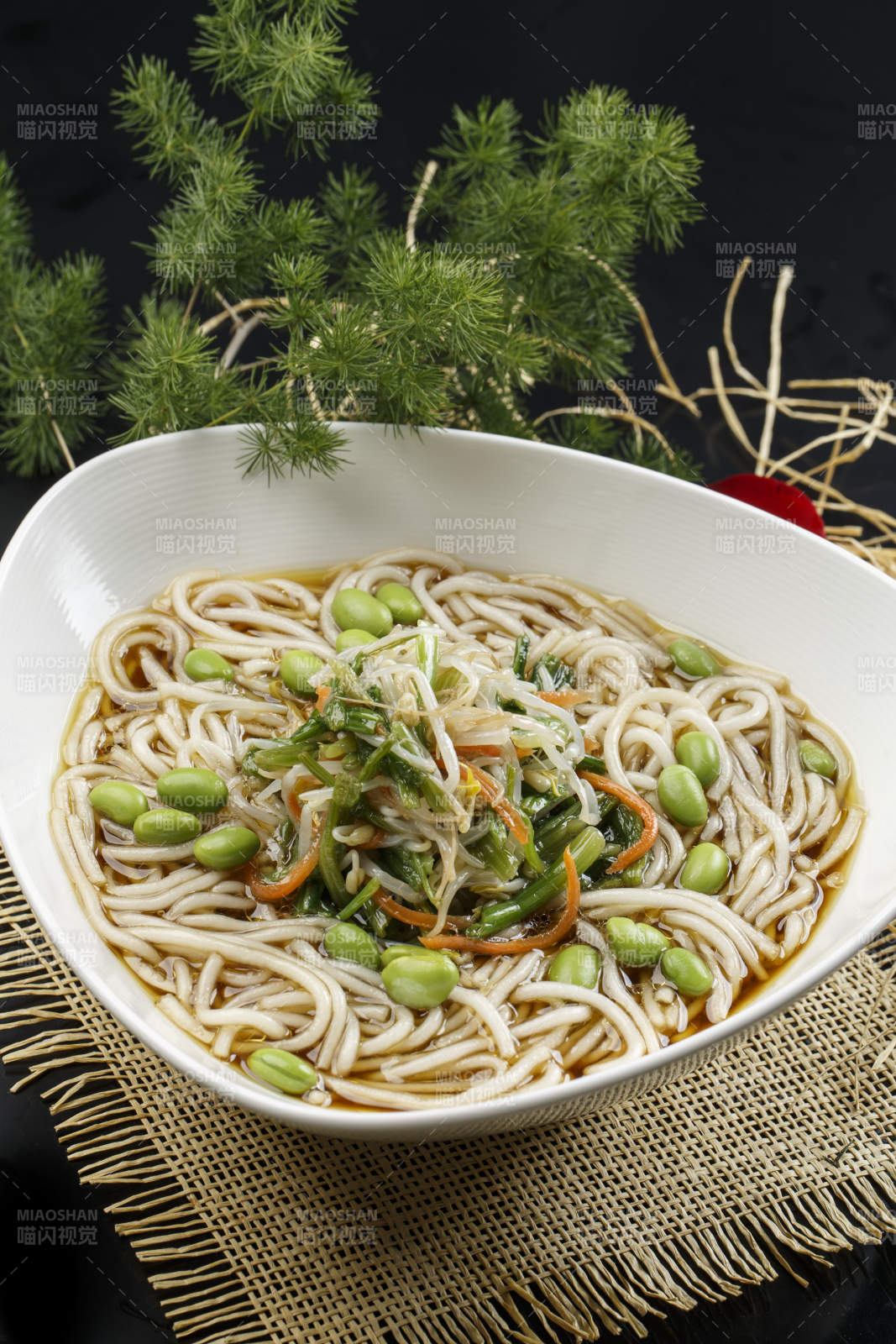 青豆酸汤米粉图片