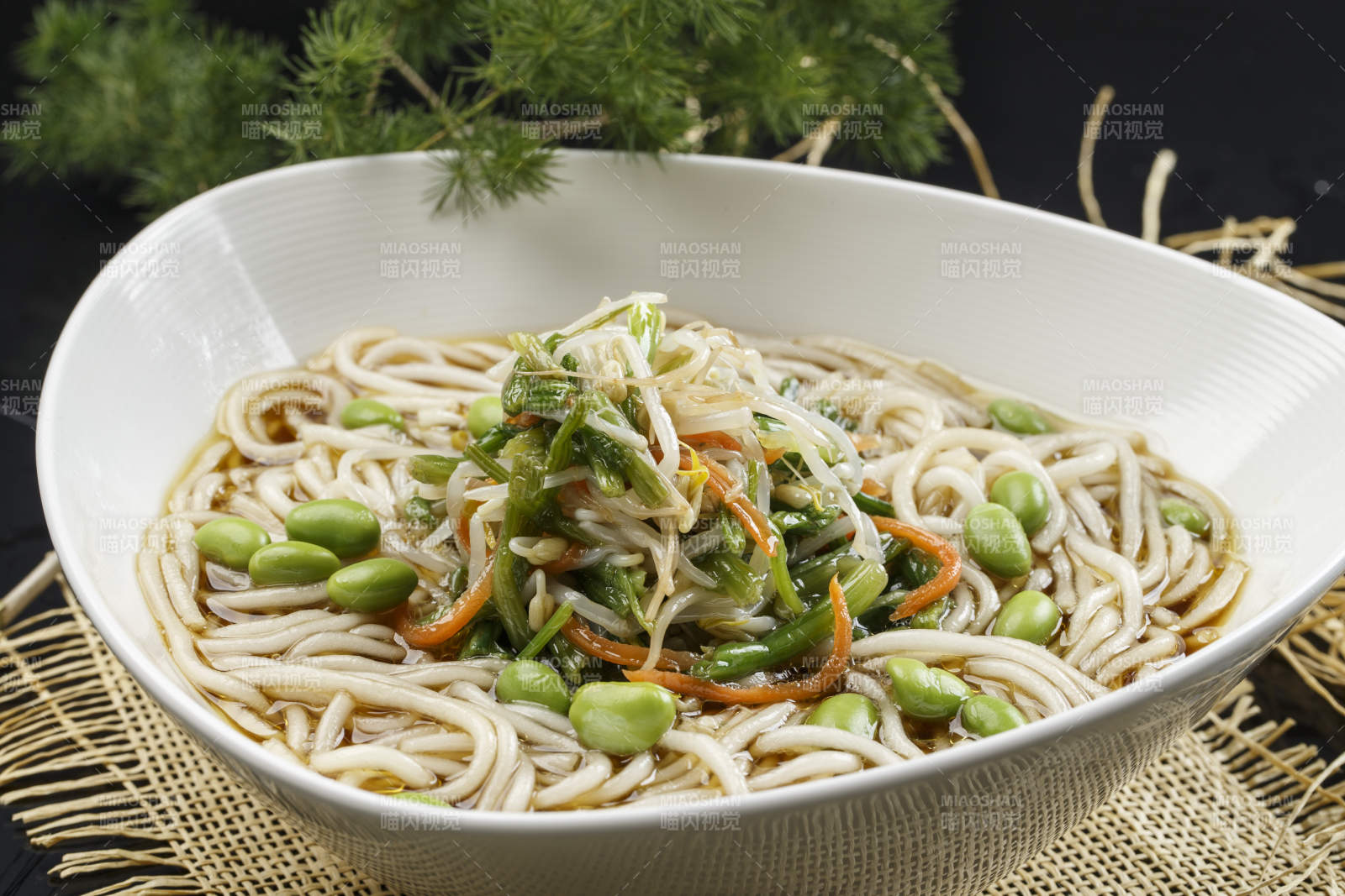 青豆酸汤米粉图片