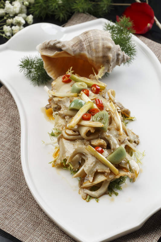 腊八蒜温拌海螺片图片