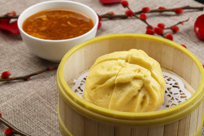 竹笼屉装的开花黄馍馍图片