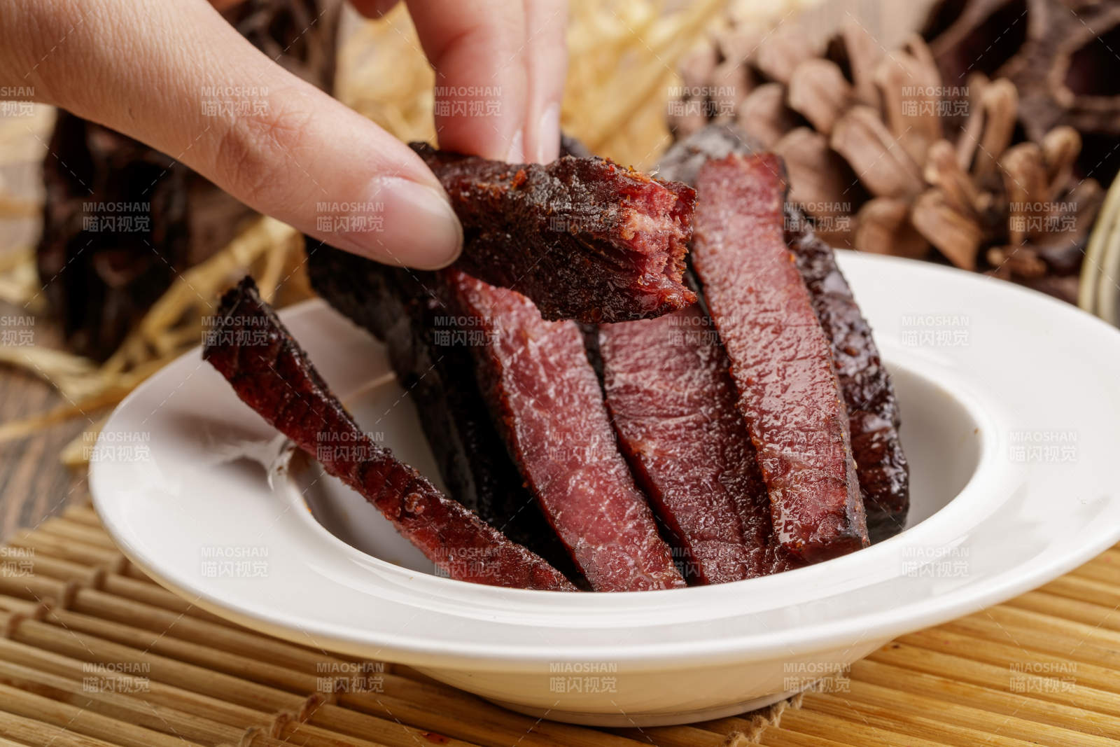 肉香四溢的的内蒙古特产牛肉干图片