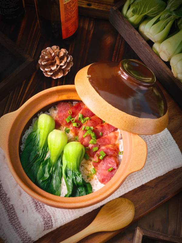 腊味煲仔饭图片