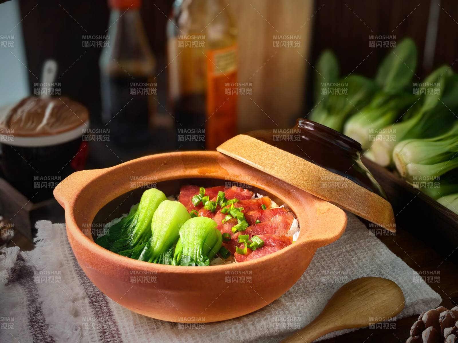 香肠煲仔饭图片