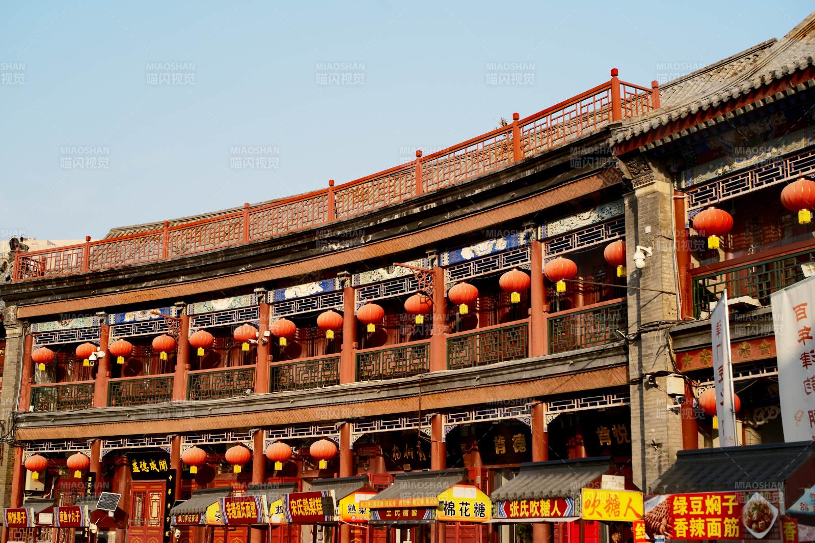 天津古文化街古色古香的商业街图片