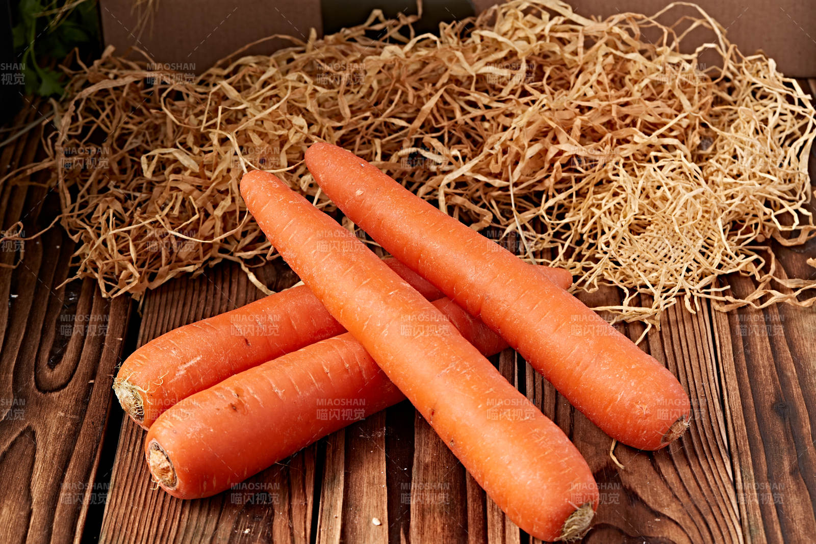 新鲜采摘有机蔬菜胡萝卜图片