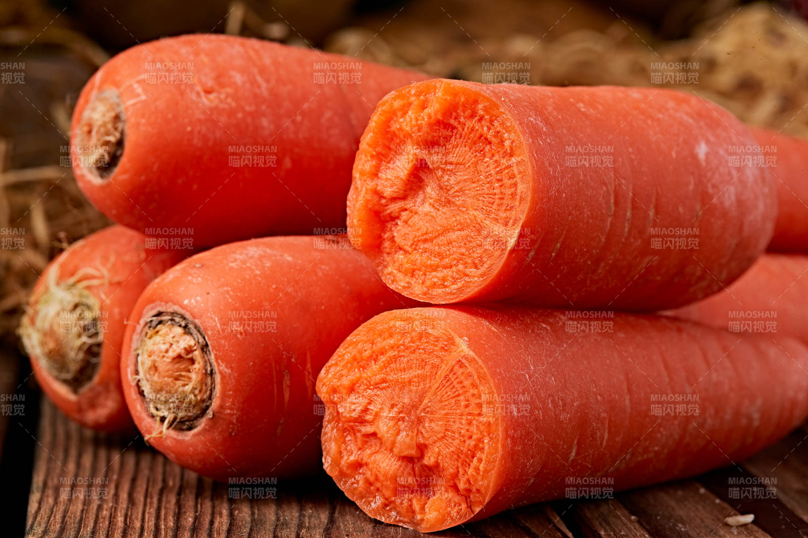 新鲜采摘有机蔬菜胡萝卜图片