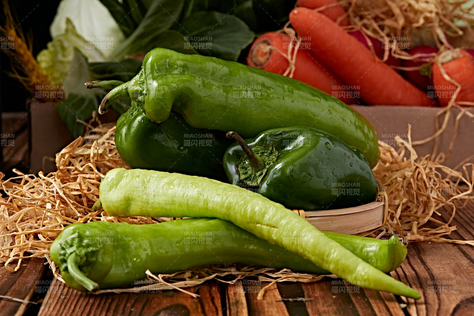 新鲜采摘有机蔬菜青辣椒菜椒图片