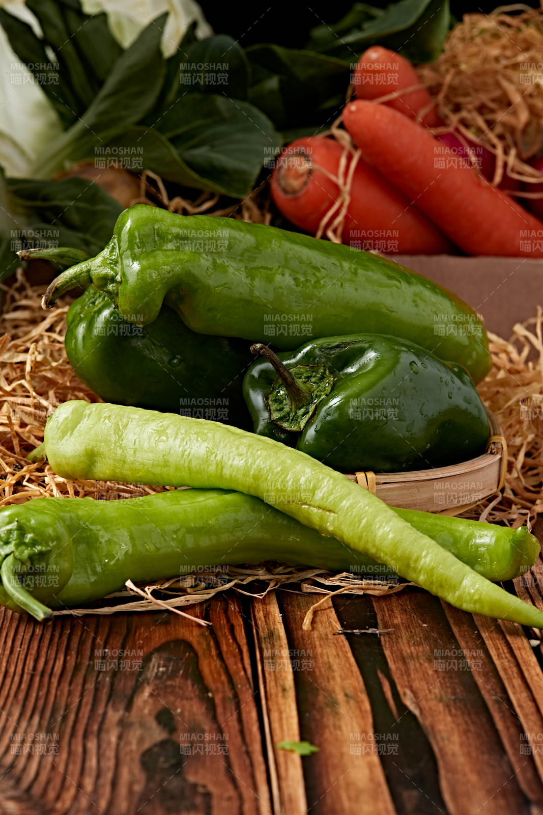 新鲜采摘有机蔬菜青辣椒菜椒图片