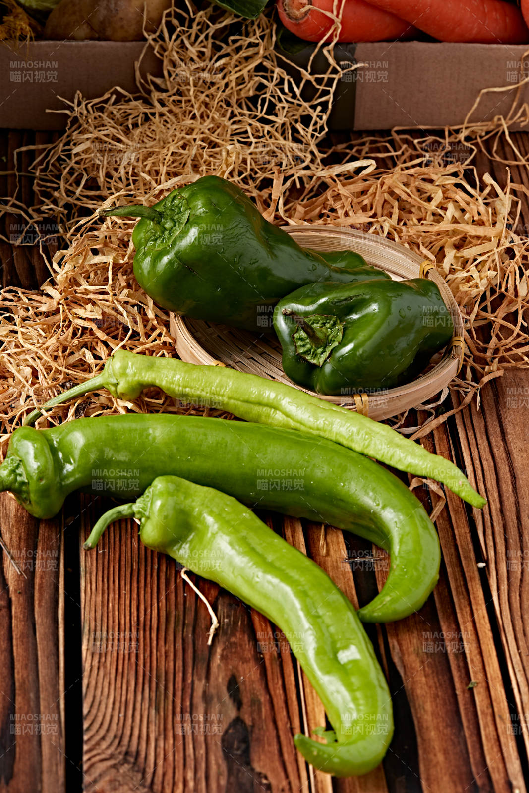 新鲜采摘有机蔬菜青辣椒菜椒图片