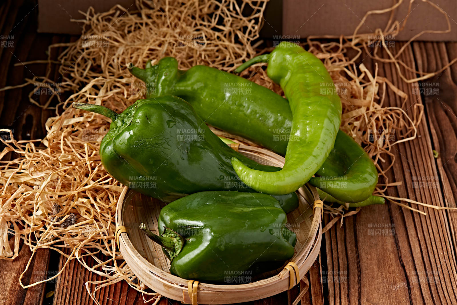 新鲜采摘有机蔬菜青辣椒菜椒图片