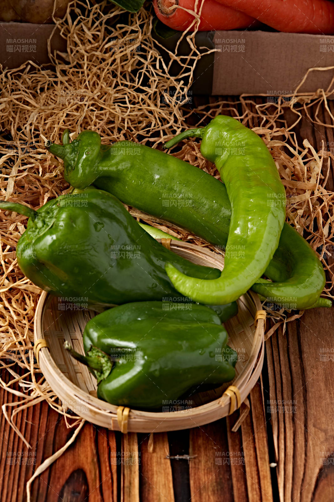 新鲜采摘有机蔬菜青辣椒菜椒图片