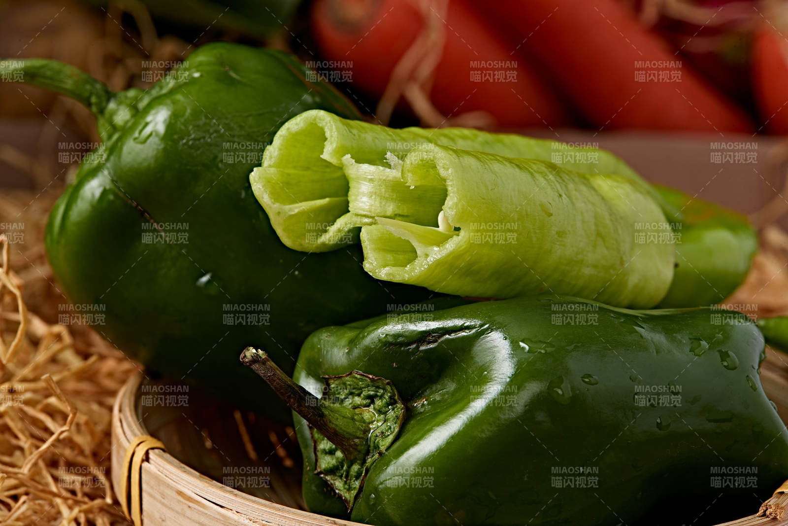 新鲜采摘有机蔬菜青辣椒菜椒图片