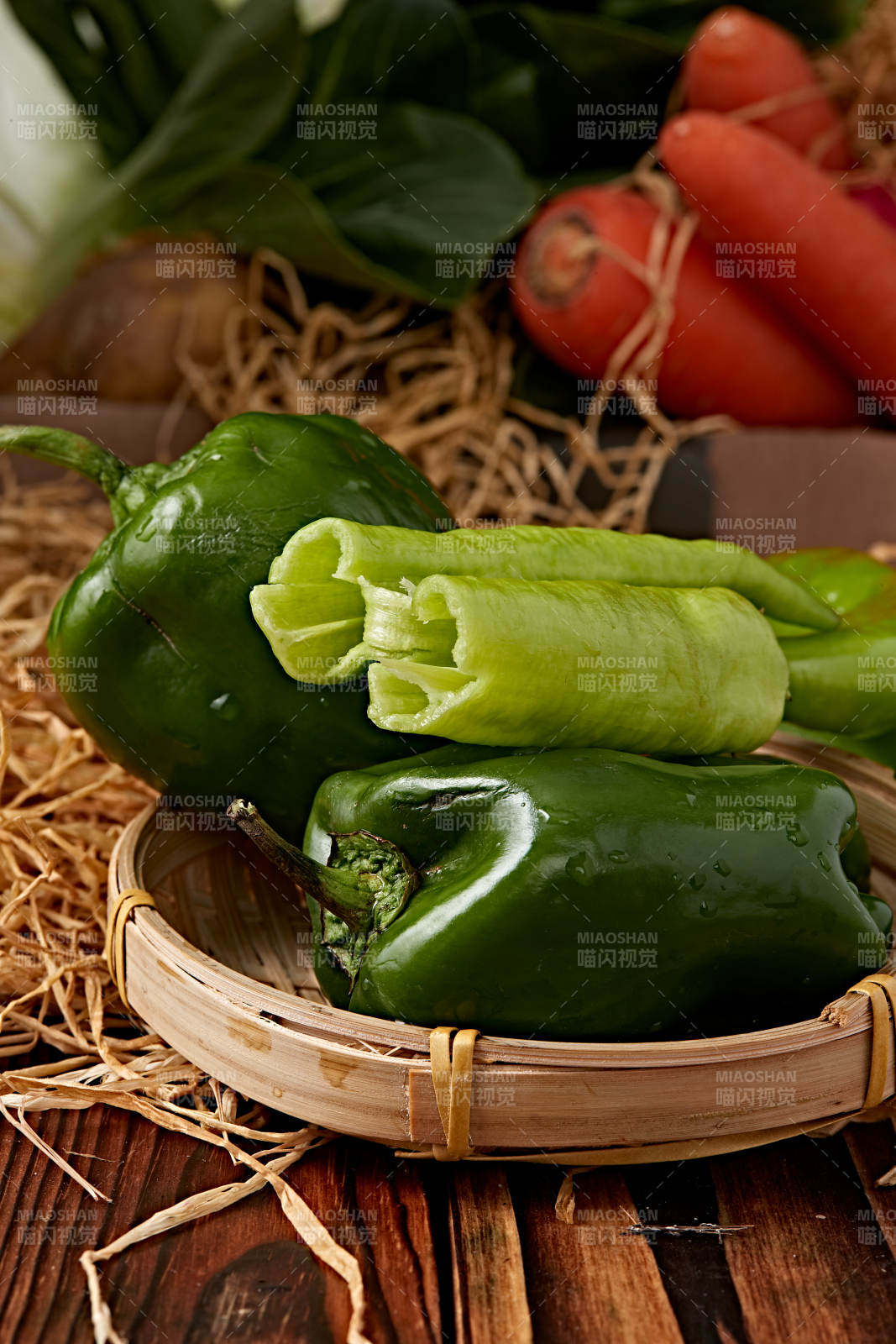 新鲜采摘有机蔬菜青辣椒菜椒图片