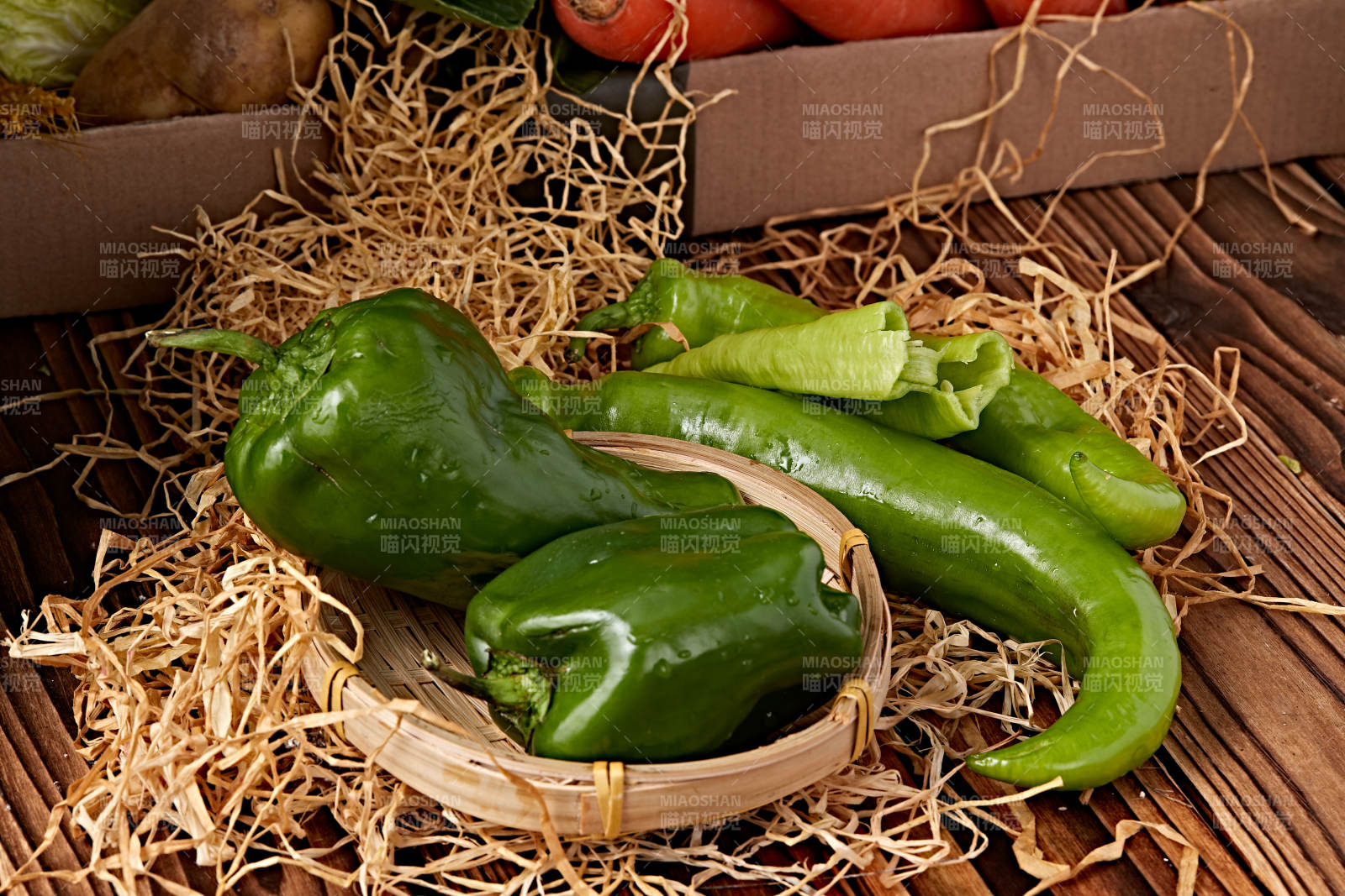 新鲜采摘有机蔬菜青辣椒菜椒图片