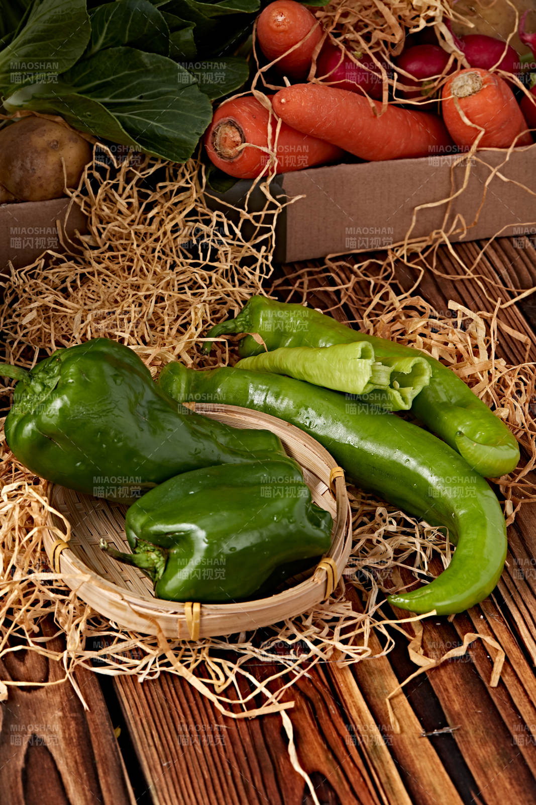 新鲜采摘有机蔬菜青辣椒菜椒图片