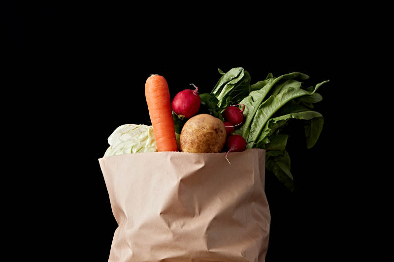 一堆农场新鲜采摘蔬菜图片