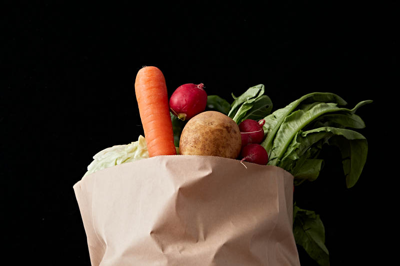 一堆农场新鲜采摘蔬菜图片