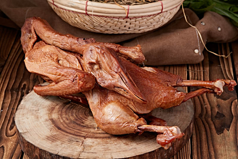 烟熏卤味大鹅肉图片