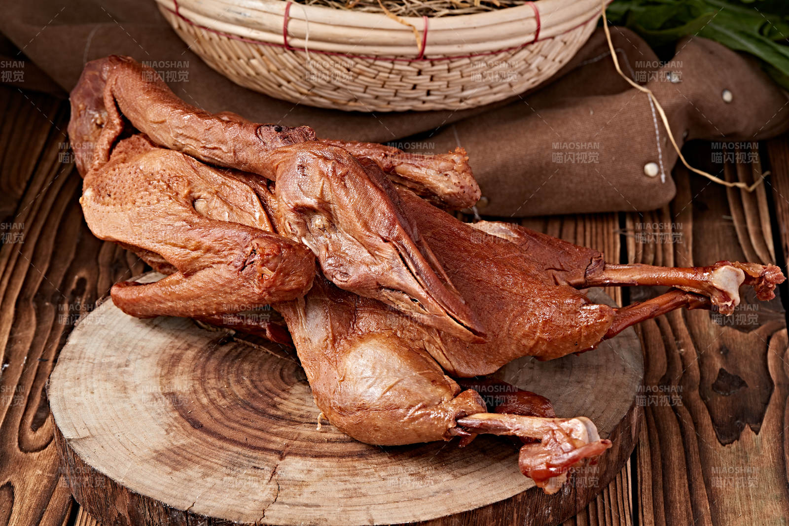 烟熏卤味大鹅肉图片