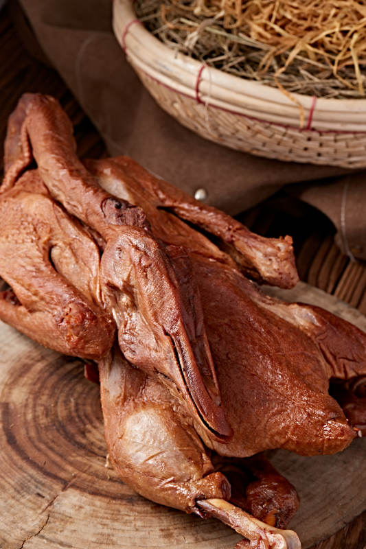 烟熏卤味大鹅肉图片