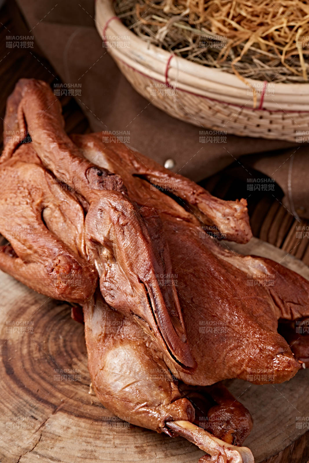 烟熏卤味大鹅肉图片